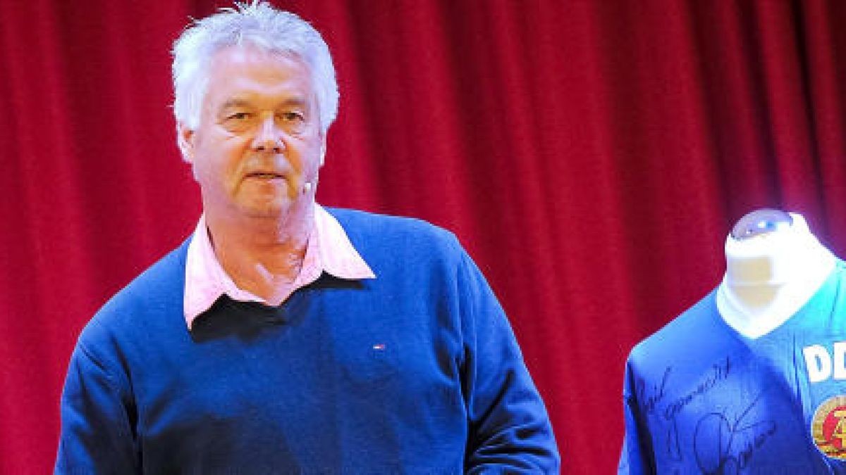 FußballLegende Jürgen Sparwasser begeistert Gäste der Fußballzeitreise