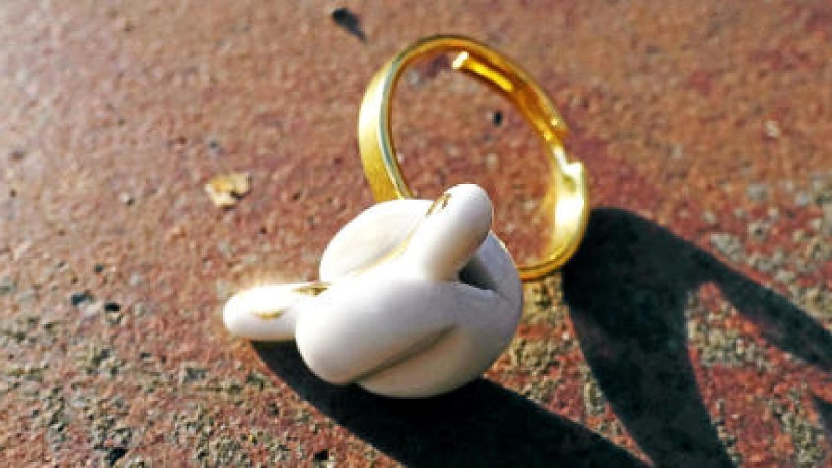 Bratwurst aus Porzellan – Ungewöhnlicher Schmuck aus Thüringen