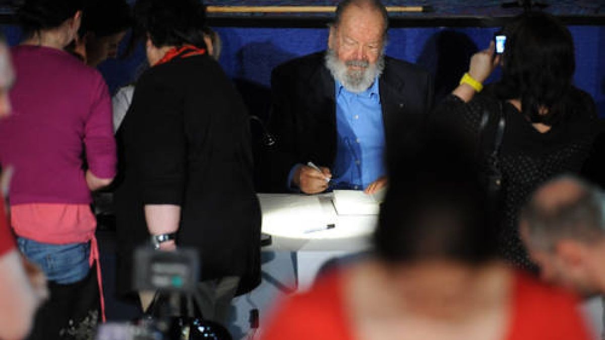 Der beliebte italienische Schauspieler signierte 2013 auf seiner Deutschland-Tournee in Gera die Bücher von ca. 2.000 Fans. Foto: Marco Kneise