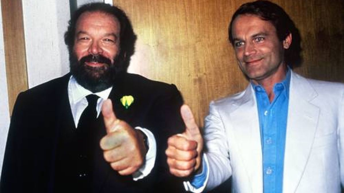 Bud Spencer (links) und Terence Hill im Oktober 1984. Foto: Istvan Bajzat/dpa