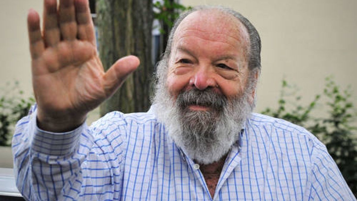 Carlo Pedersoli, besser bekannt als Bud Spencer, winkt 2012 seinen Fans in Schwäbisch Gmünd zu. Archiv-Foto: Jan-Philipp Strobel dpa