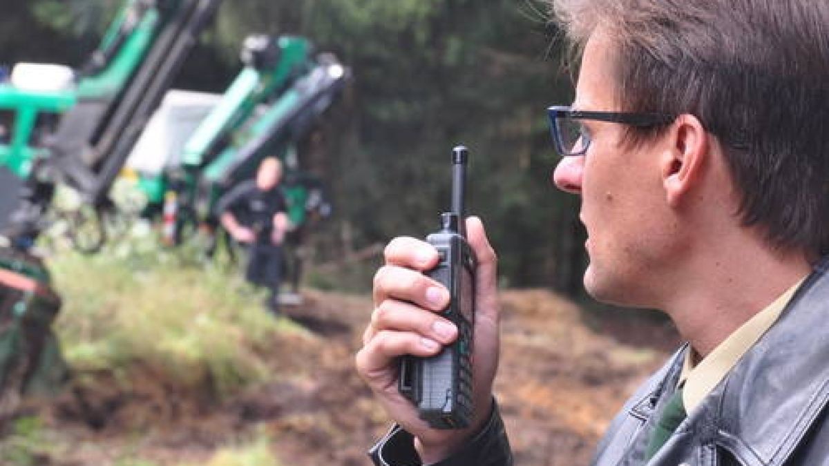 Polizeisprecher Jürgen Stadter betont, dass die neuerliche Untersuchung des Waldbodens langfristig geplant und nicht etwa aktuelle Hinweise der Auslöser gewesen wären.  Foto: Peter Hagen