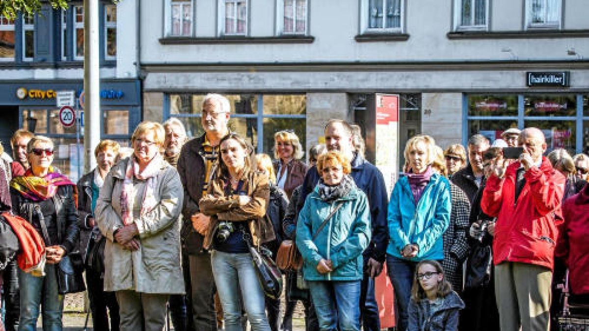 Eröffnung des Kunstprojekts In Bed with Martin Luther auf dem Karlplatz in Eisenach. Foto: Sascha Fromm