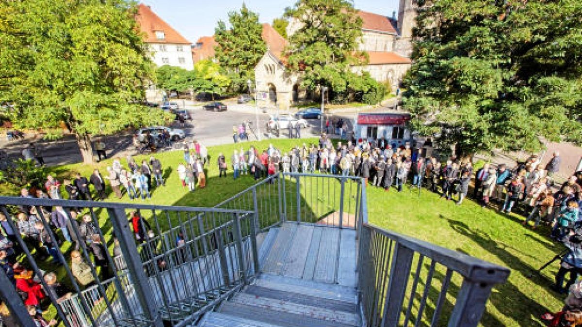 Eröffnung des Kunstprojekts In Bed with Martin Luther auf dem Karlplatz in Eisenach. Foto: Sascha Fromm