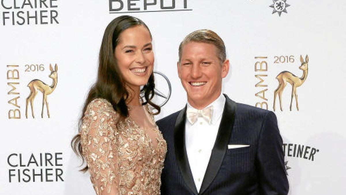 Bastian Schweinsteiger und seine Frau Ana Ivanovic kommt am 17.11.2016 in Berlin zur 68. Verleihung des Medienpreises Bambi. Foto: Britta Pedersen/dpa +++(c) dpa - Bildfunk+++