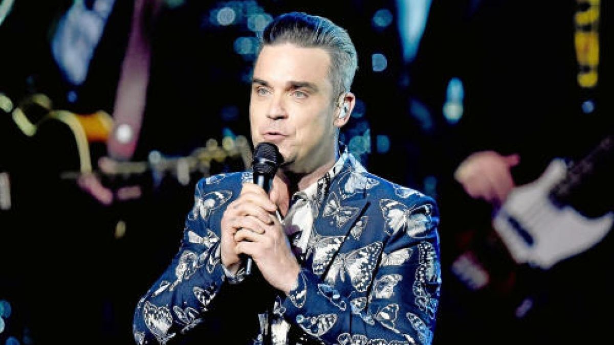 Robbie Williams erhält am 17.11.2016 in Berlin den Bambi in der Kategorie «Musik International». Der Preis wird in diesem Jahr zum 68. Mal verliehen. Foto: Clemens Bilan/dpa +++(c) dpa - Bildfunk+++