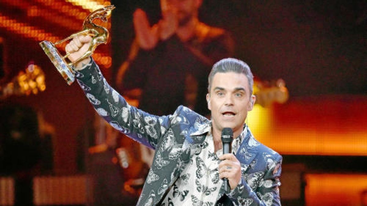 Robbie Williams erhält am 17.11.2016 in Berlin den Bambi in der Kategorie «Musik International». Der Preis wird in diesem Jahr zum 68. Mal verliehen. Foto: Clemens Bilan/dpa +++(c) dpa - Bildfunk+++