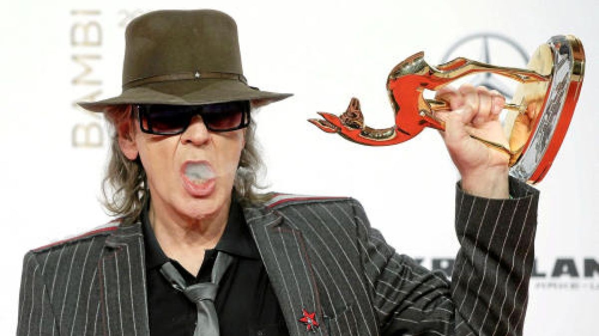 Udo Lindenberg präsentiert am 17.11.2016 in Berlin den Bambi in der Kategorie 