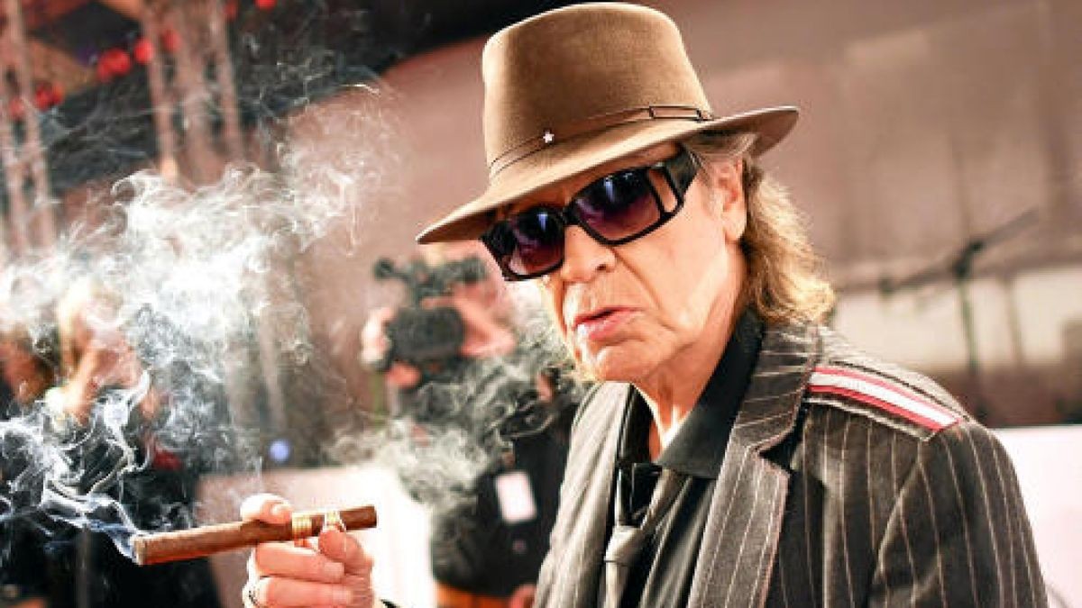 Udo Lindenberg kommt am 17.11.2016 in Berlin zur 68. Verleihung des Medienpreises Bambi. Foto: Jens Kalaene/dpa +++(c) dpa - Bildfunk+++