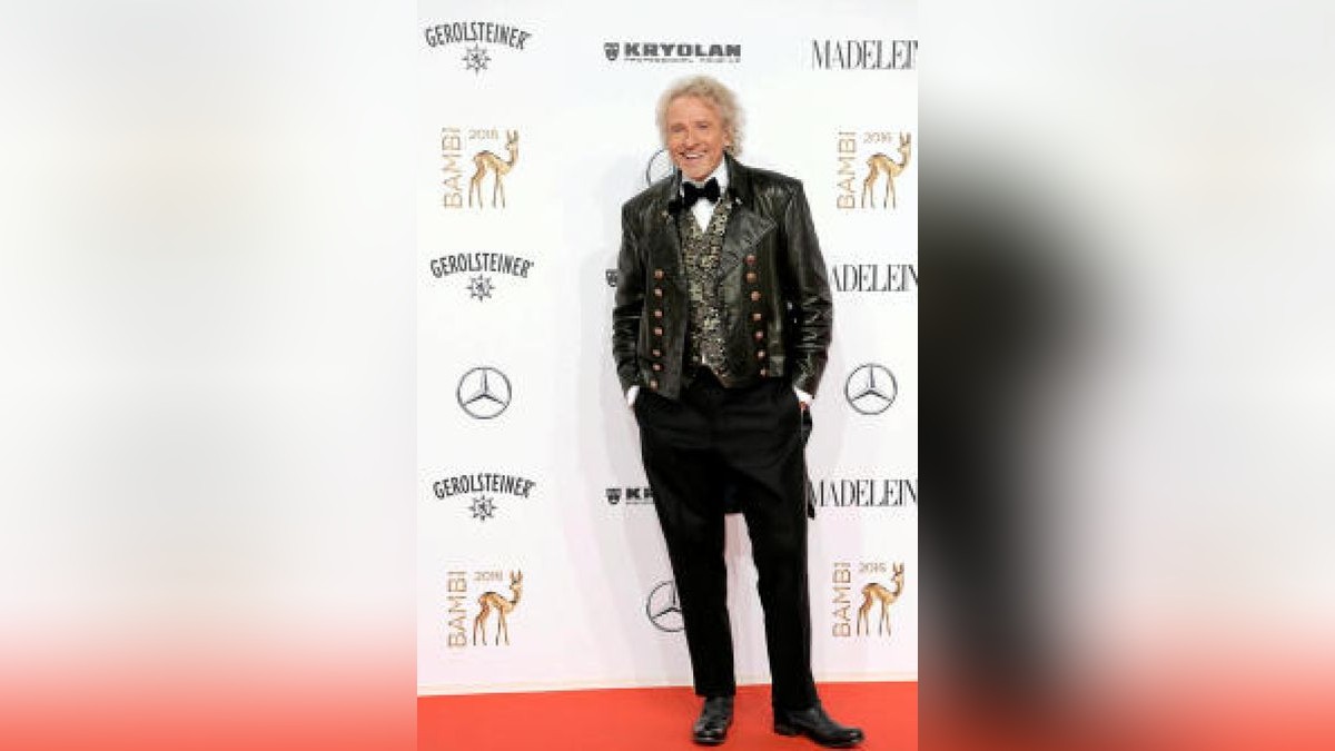 Thomas Gottschalk kommt am 17.11.2016 in Berlin zur 68. Verleihung des Medienpreises Bambi. Foto: Britta Pedersen/dpa +++(c) dpa - Bildfunk+++