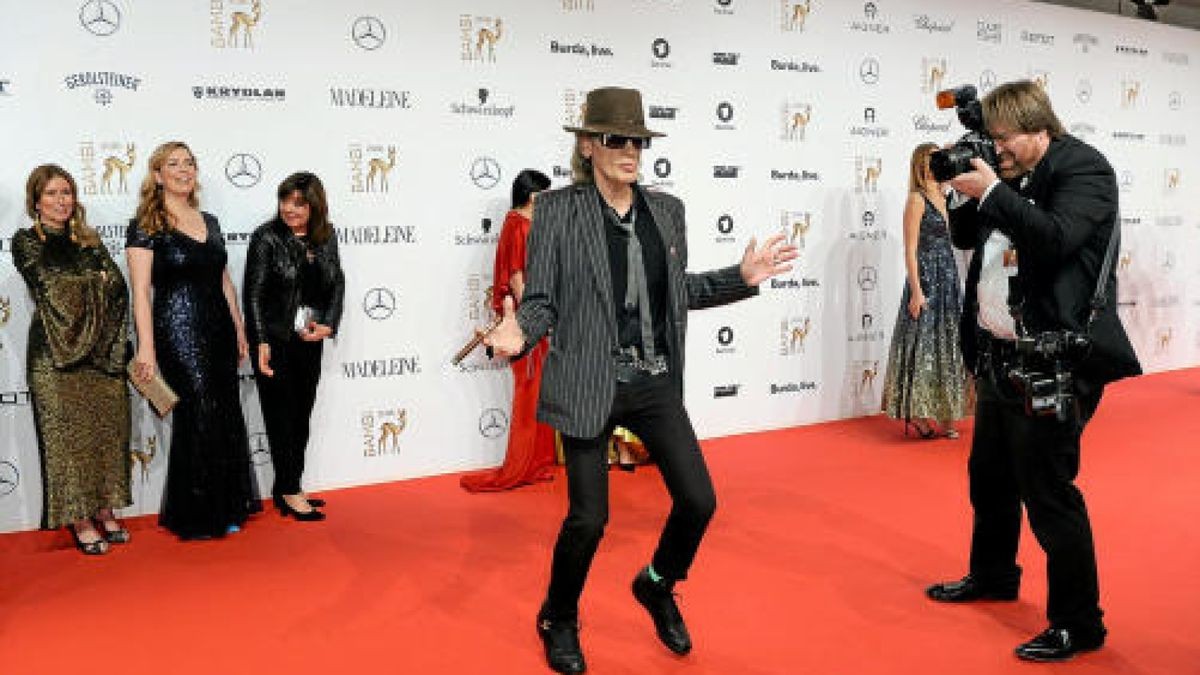 Udo Lindenberg kommt am 17.11.2016 in Berlin zur 68. Verleihung des Medienpreises Bambi. Foto: Britta Pedersen/dpa +++(c) dpa - Bildfunk+++