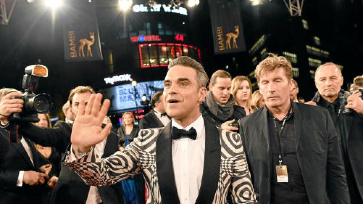 Robbie Williams kommt am 17.11.2016 in Berlin zur 68. Verleihung des Medienpreises Bambi. Foto: Jens Kalaens/dpa +++(c) dpa - Bildfunk+++