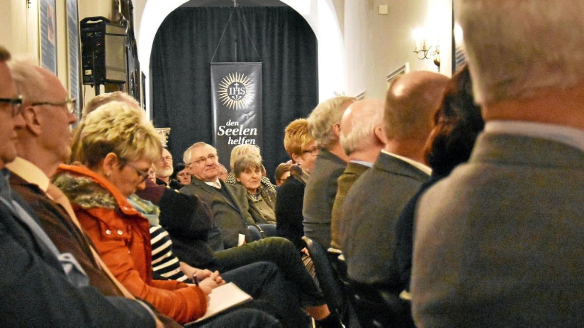 Die untere Etage des Heimatmuseums in Heiligenstadt war am Donnerstagabend gut gefüllt. Viele Eichsfelder kamen zur Ausstellungseröffnung 