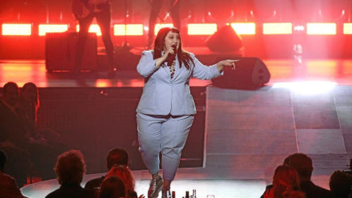 Auf der Bühne ging es entsprechend weiter: Beth Ditto (im Bild) sang ebenso wie Udo Lindenberg gemeinsam mit Wolfgang Niedecken, Johannes Oerding, Henning Wehland und Daniel Wirtz. Foto: Rainer Jensen/dpa