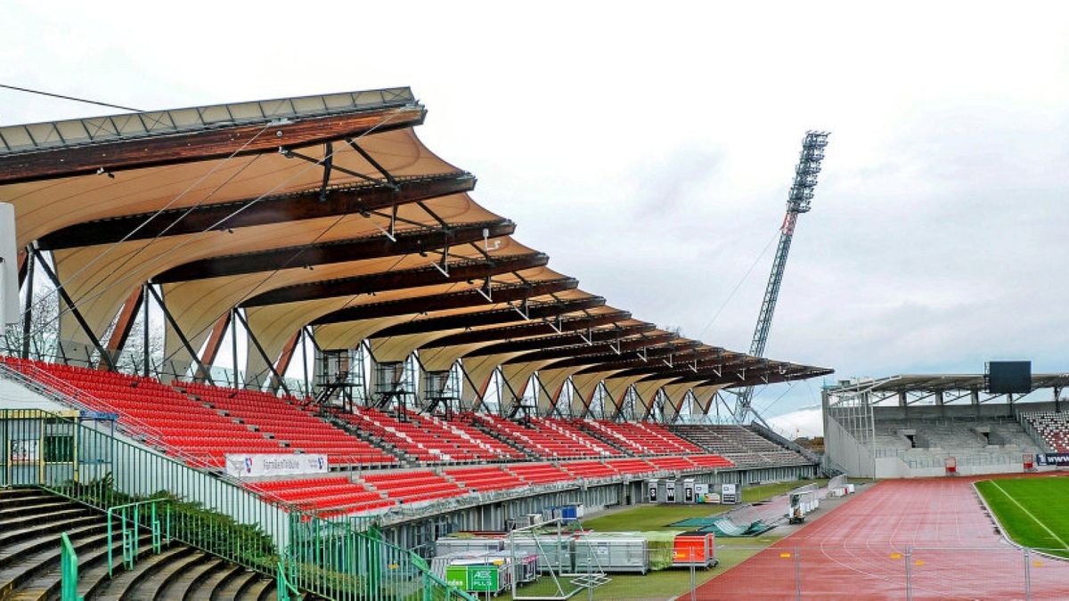 Die Westtribüne im Erfurter Steigerwaldstadion. Foto: Paul-Philipp Braun