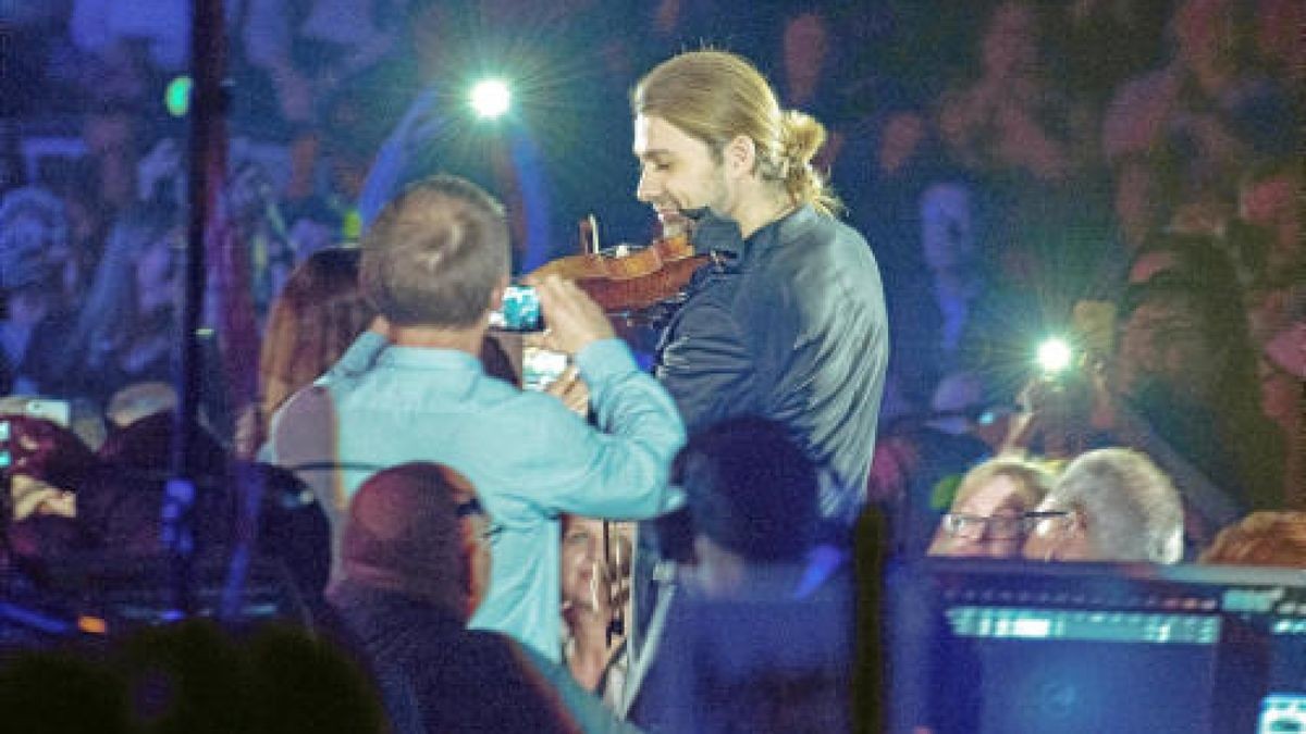 Mit einer fulminanten Show begeisterte David Garrett am Sonntagabend in der Messehalle Erfurt.