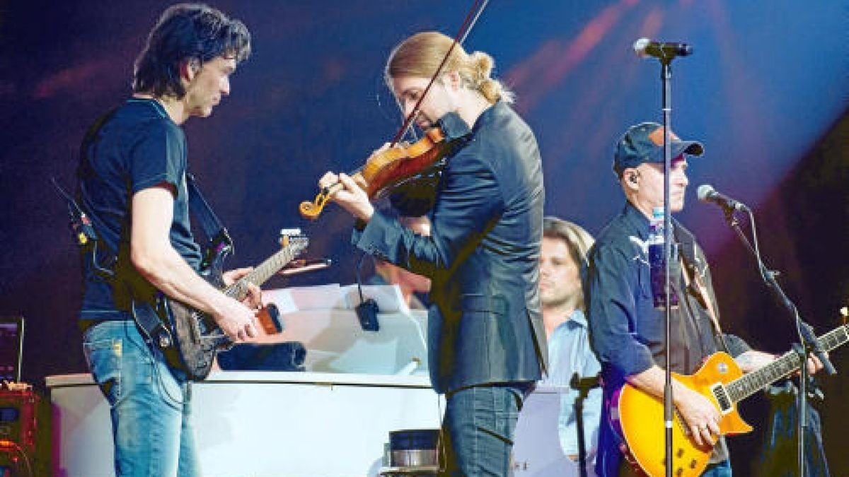 Mit einer fulminanten Show begeisterte David Garrett am Sonntagabend in der Messehalle Erfurt.