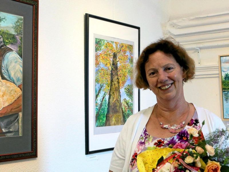 Karin Metze zeigt farbenfrohe Bilder im Schloss Beichlingen