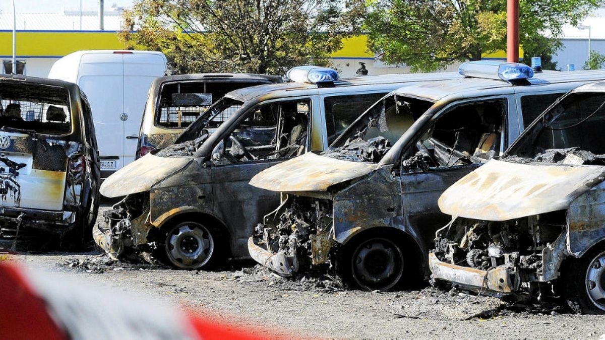 Der Brandanschlag im September 2013 auf 15 Polizeiautos in Erfurt verursachte einen Schaden von einer Dreiviertelmillion Euro. Bis heute sind die Täter nicht gefasst.