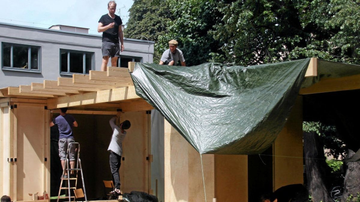 16 Studenten der Fakultät Architektur und Urbanistik bauten ihr „Traumschüff“. Bei der Summaery liegt es noch auf dem Trockenen ...