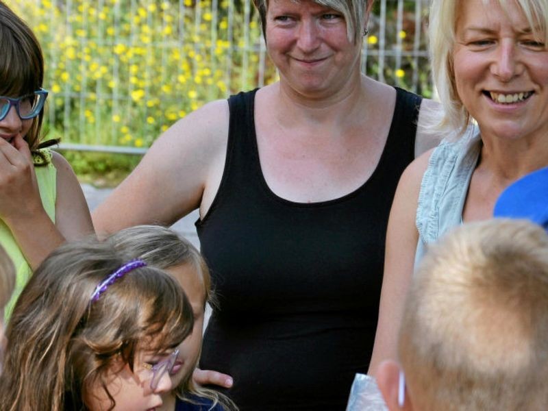 Statt in die Finca auf Malle, geht‘s auf Schnitzeljagd in den Wald