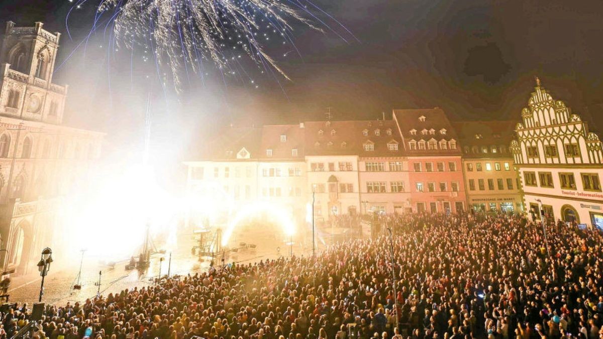 Kunstfest-Eröffnung auf dem Weimarer Markt.