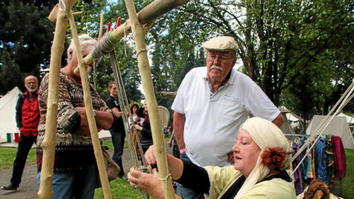 Hauen und Stechen wie zu Zeiten Luthers und davor: Mittelalterfest mit Thüringer Meisterschaften im Vollkontakt-Kampf, Heerlager und Markttreiben im Stadt- und Kurpark anlässlich der Luther-Festwoche in Tambach-Dietharz. Foto: Wieland-Fischer