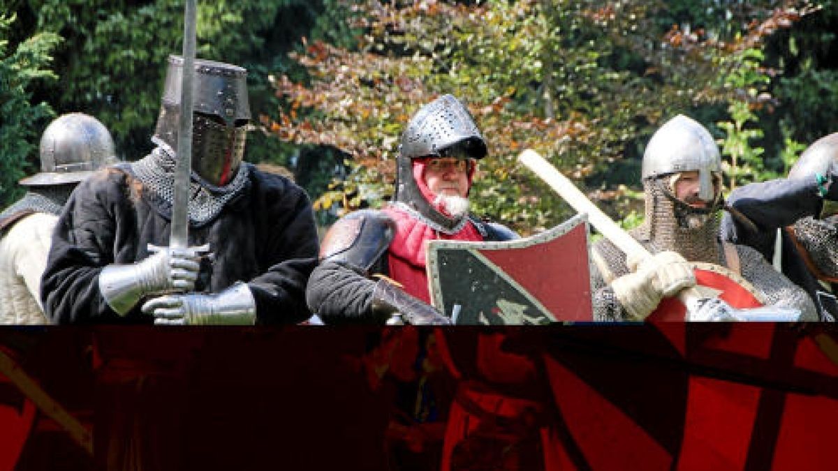 Hauen und Stechen wie zu Zeiten Luthers und davor: Mittelalterfest mit Thüringer Meisterschaften im Vollkontakt-Kampf, Heerlager und Markttreiben im Stadt- und Kurpark anlässlich der Luther-Festwoche in Tambach-Dietharz. Foto: Wieland-Fischer