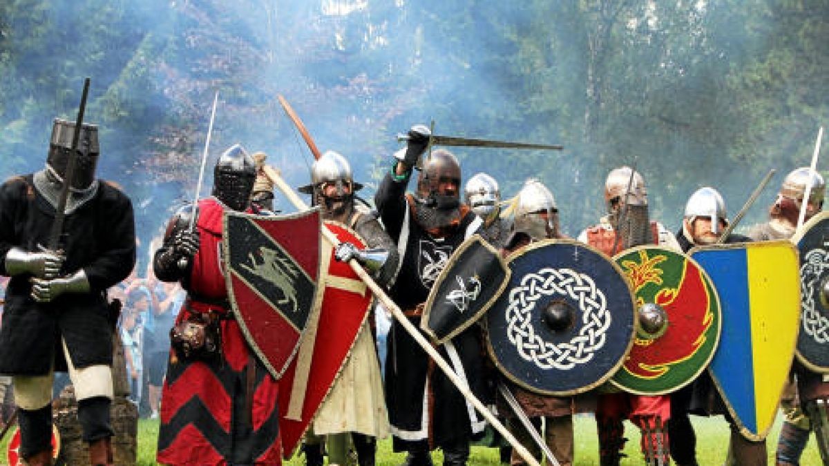 Hauen und Stechen wie zu Zeiten Luthers und davor: Mittelalterfest mit Thüringer Meisterschaften im Vollkontakt-Kampf, Heerlager und Markttreiben im Stadt- und Kurpark anlässlich der Luther-Festwoche in Tambach-Dietharz. Foto: Wieland-Fischer