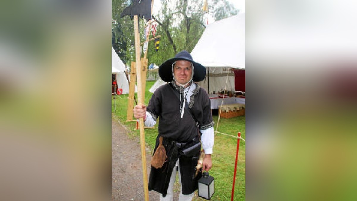 Hauen und Stechen wie zu Zeiten Luthers und davor: Mittelalterfest mit Thüringer Meisterschaften im Vollkontakt-Kampf, Heerlager und Markttreiben im Stadt- und Kurpark anlässlich der Luther-Festwoche in Tambach-Dietharz. Foto: Wieland-Fischer