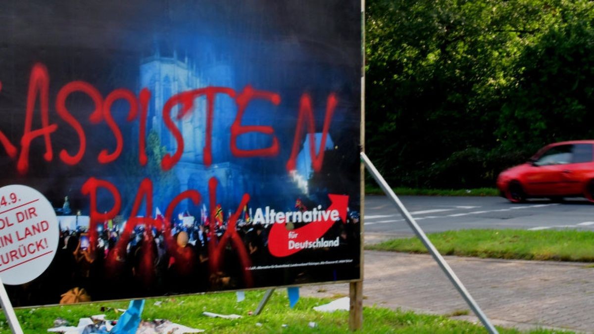 Beschmierte Wahlwerbung in Nordhausen.