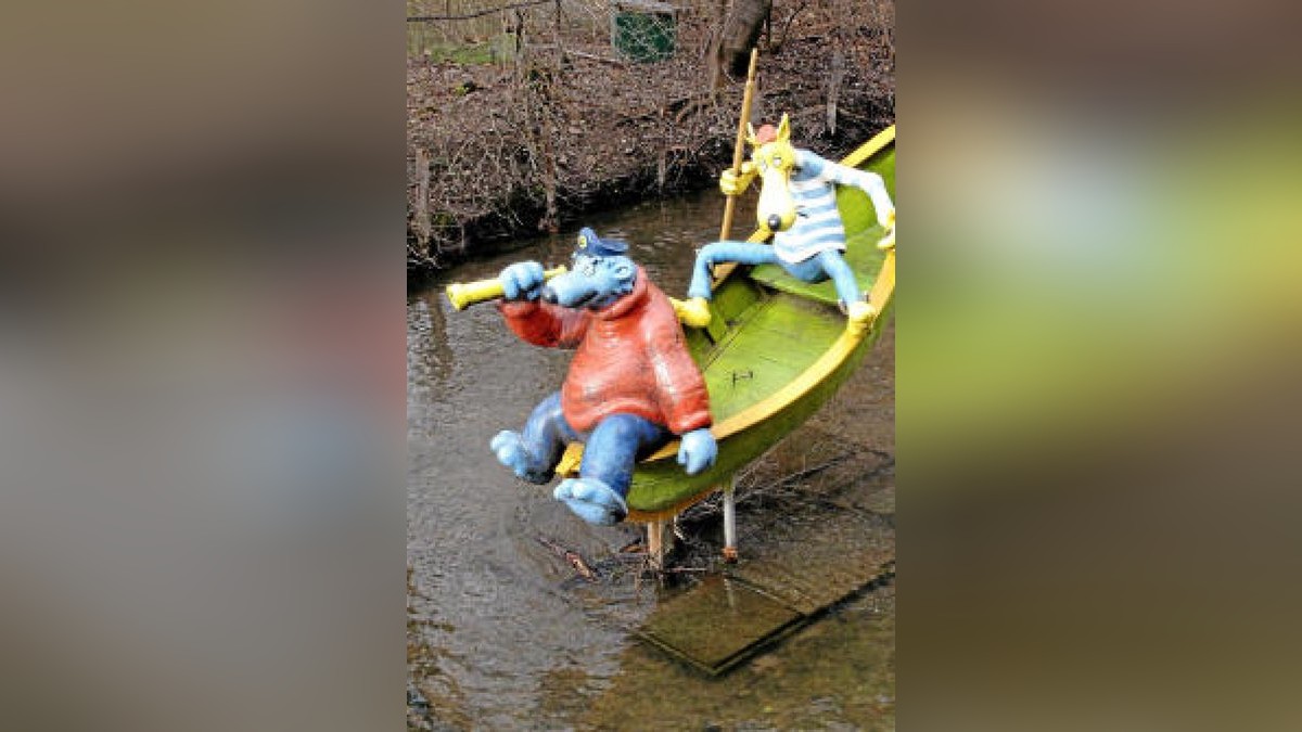 Käptn Blaubär und Hein Blöd beobachten das Treiben auf der Schlösserbrücke aus sicherer Entfernung. Foto: Karina Hessland