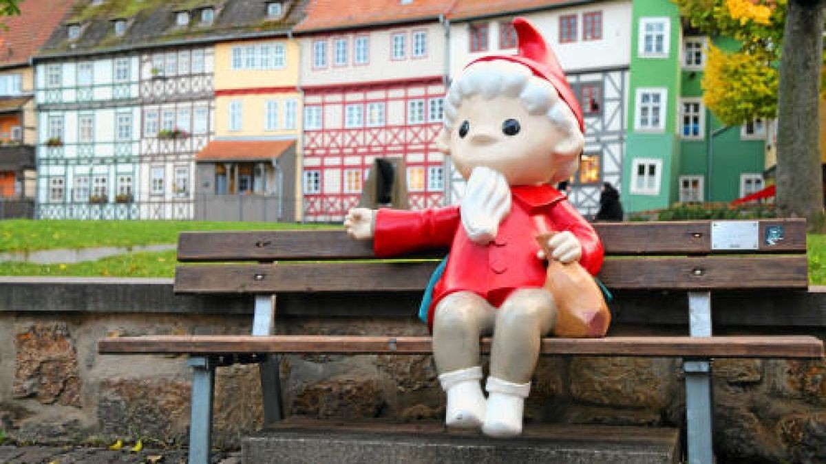 Inzwischen ruht sich das Sandmännchen hinter der Krämerbrücke aus. Foto: Karina Hessland