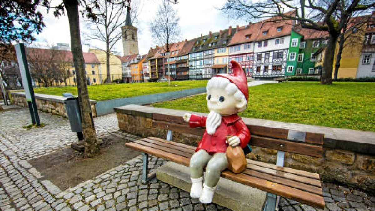 Hinter der Krämerbrücke fühlt sich das Sandmännchen zu Hause. Foto: Martin Schutt