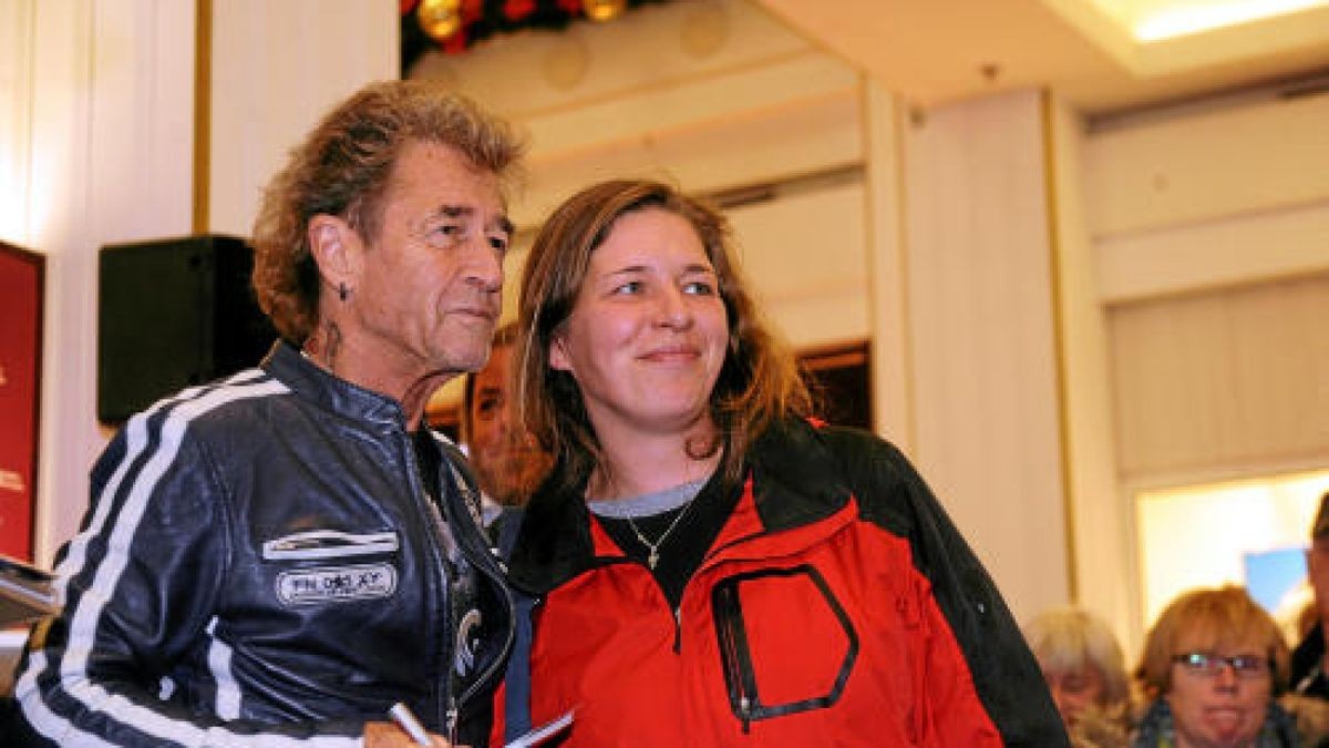 Hunderte bei Autogrammstunde mit Peter Maffay im Anger 1 in Erfurt.