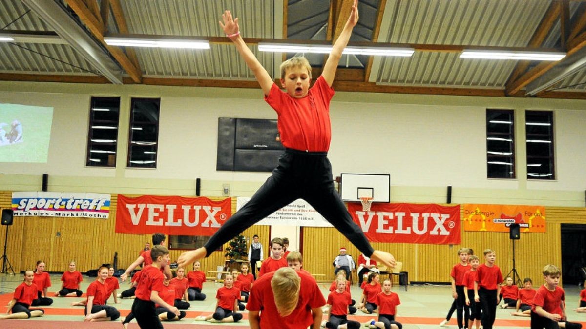 Was junge Turner auf der Bodenmatte und dem Kasten alles können, zeigten sie beim Weihnachtsturnen im letzten Jahr in der Halle vom Ernestinum.