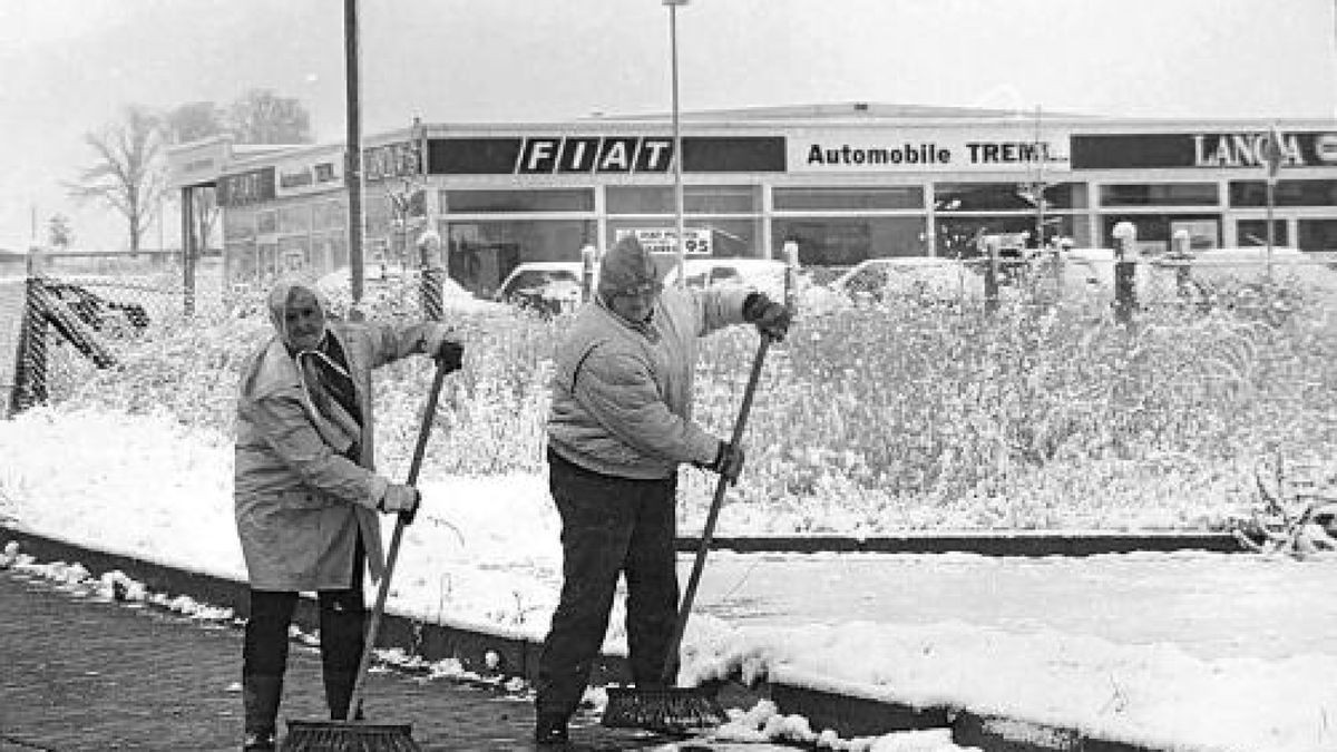 Schneeschippen im Gewerbegebiet Artern 1995. Foto: TA