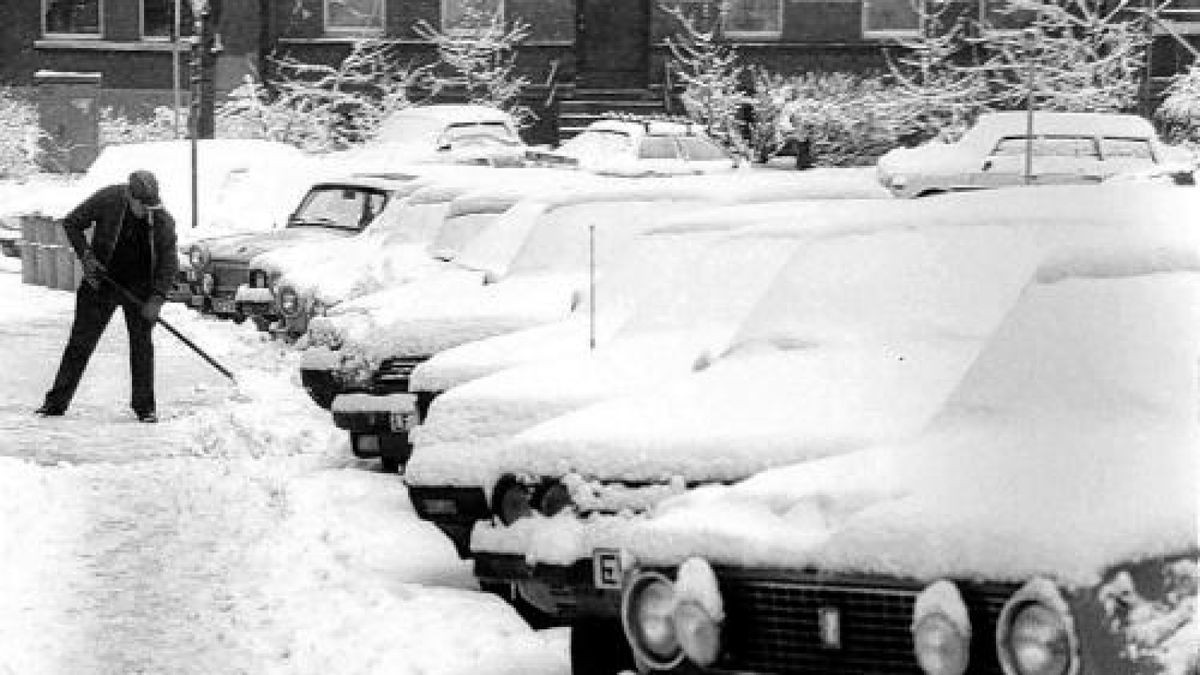 Im Winter 1993 musste in Erfurt ordentlich Schnee geschippt werden. Foto: TA