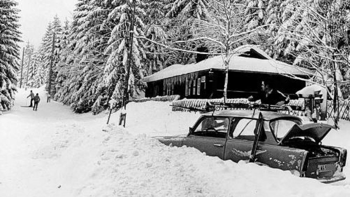 1978 freuten sich vor allem Skifahrer über den Schnee am Rennsteig. Foto: TA