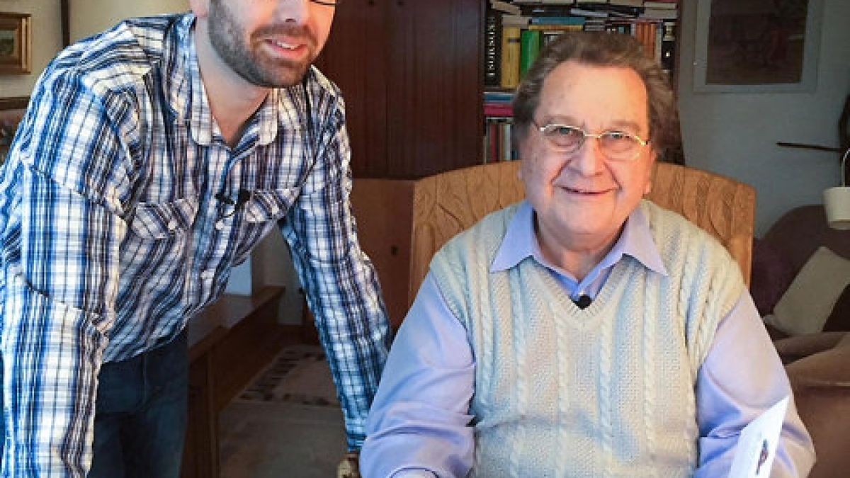 Das Leben von Werner Schunk (rechts), hier mit seinem Enkel Alexander, wird in einem Film erzählt.Fotos: MDR-Fernsehen