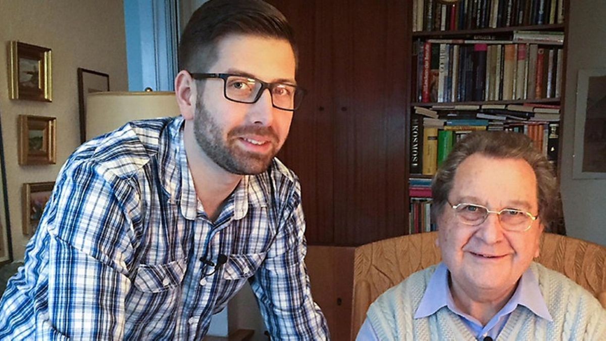 Das Leben von Werner Schunk (rechts), hier mit seinem Enkel Alexander, wird in einem Film erzählt.Fotos: MDR-Fernsehen