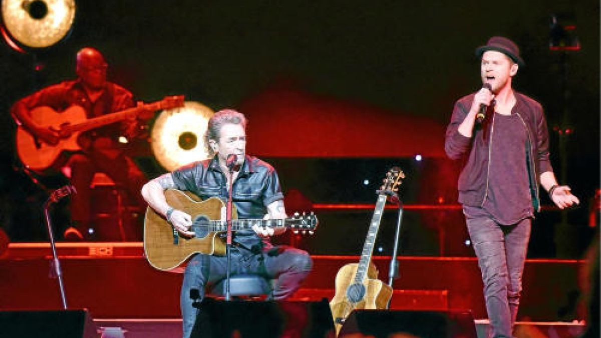 Peter Maffay steht bei seiner MTV-Unplugged-Tour auf der Bühne der Messe Erfurt.