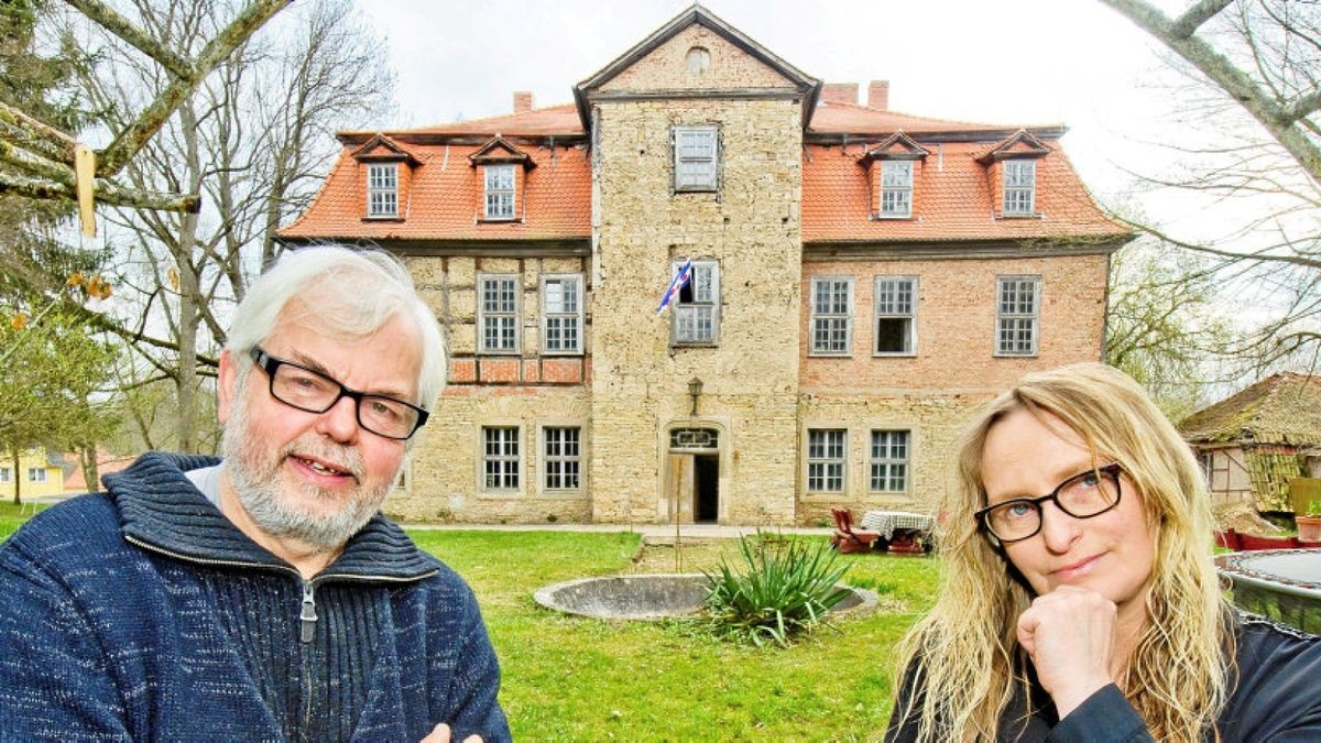 Uilke und Petra Bergsma sind seit 2017 Schlossherren in Neunheilingen. Sie wollen dort leben und Ferienwohnungen vermieten.