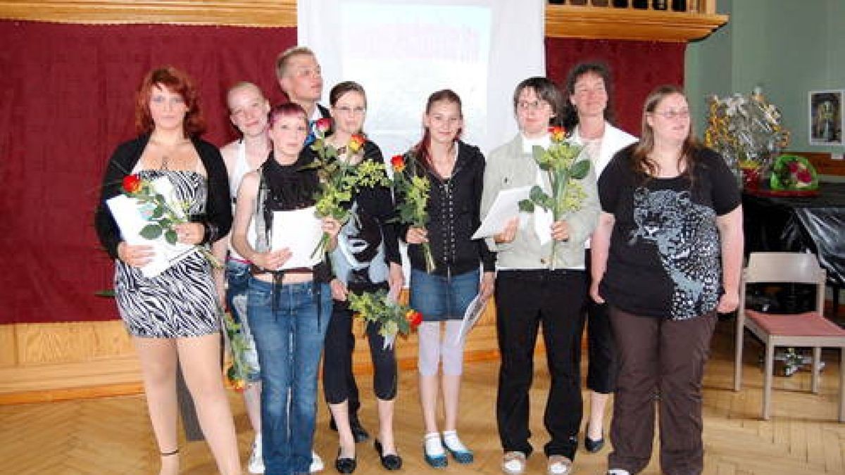 Staatliches Regionales Förderzentrum Herderschule Weimar. Klasse 10a: Jenny Bauer, Christin Göring, Sindy Günsch, Anna Kürbs, Sebastian Mikolajczak, Manuel Prüfer, Laura Schmidt, Nancy Thormann, Sarah Weißenborn und Klassenleiterin Elke Klippstein. Foto: privat