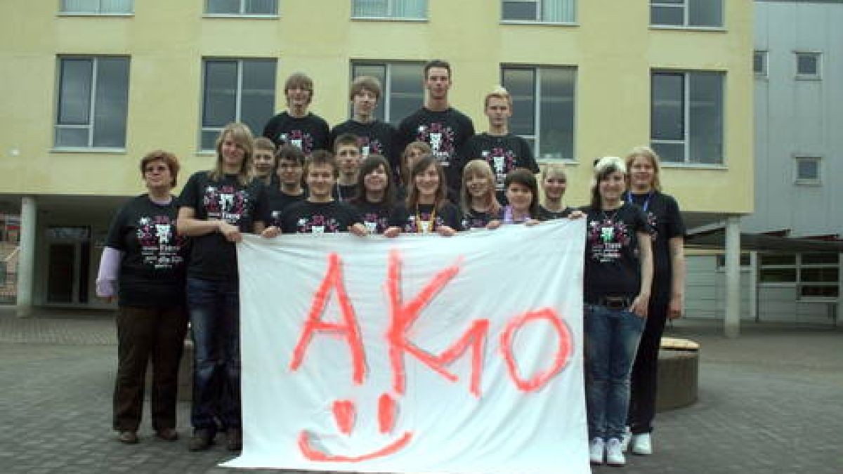 10 B TOSKANA-SCHULE BAD SULZA: Natalie Koch, Lucas Mägdefessel, Lucas Richter, Max Büchel, Tobias Theisinger, Marlen Stübner, Sebastian Ackermann, Steffi Weber, Nadine Becker, Judy-Lee Dietz, Laura Maletzki, Tina Trötschel, Angela Becker, Florian Stehr, Florian Otto, Max Lunkenbein und Florian Sprenger. Foto: privat