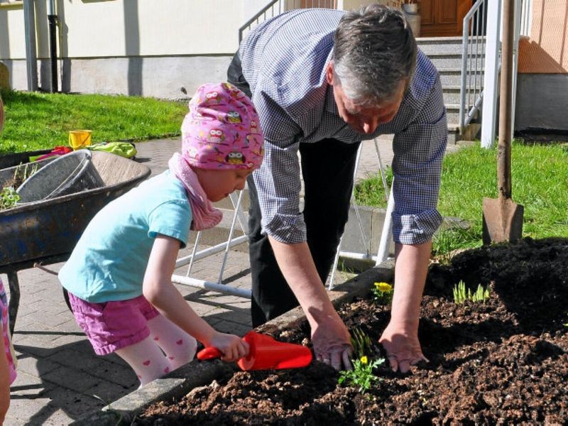 Blumenstraße entsteht vor dem Neuenhofer Kindergarten