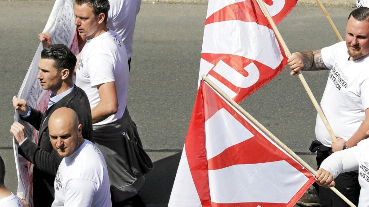 Das Auftreten der NPD am 1. Mai in Erfurt und ihrer Jugendorganisation JN (Junge Nationale) war teils uniformiert und war straff organisiert. Archivfoto: Kai Mudra