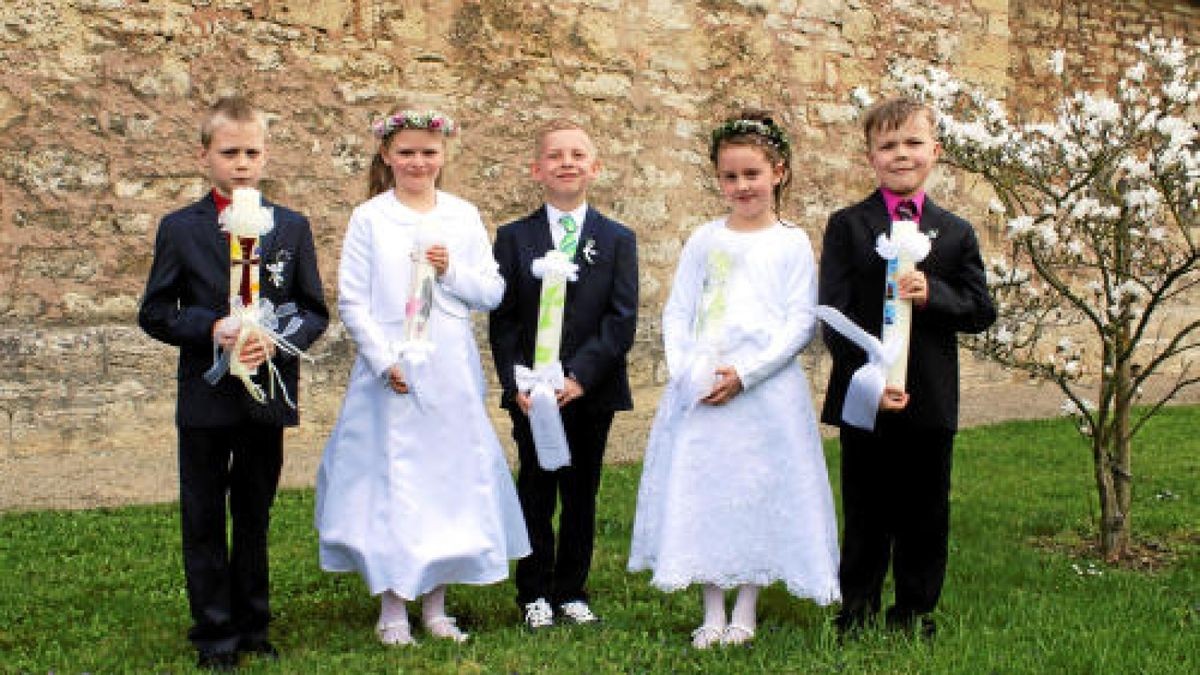 In Kallmerode gingen Josef Werkmeister, Ida Meinhardt, Marvin Japel, Maya Strecker und Arne Gunkel zum Tisch des Herren.