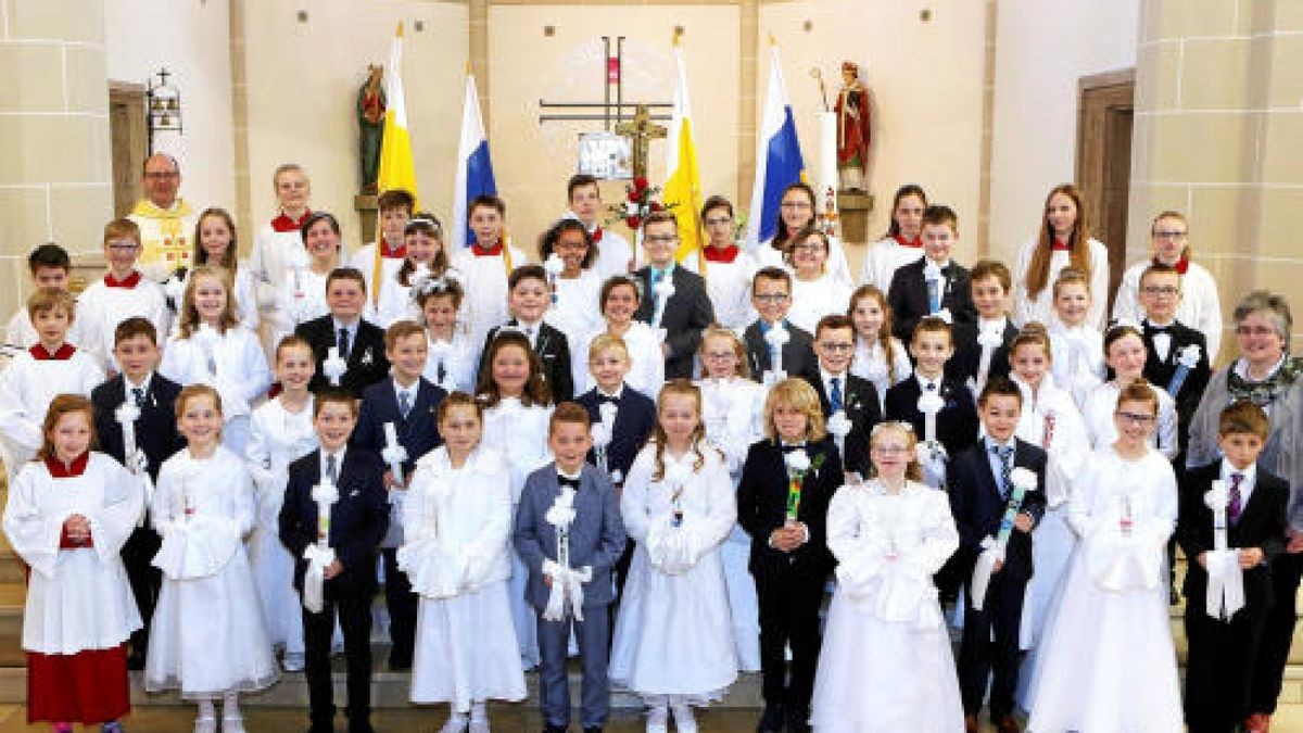 Erstkommunionkinder aus Dingelstädt und Silberhausen: Leonardo-Máximo Beil, Lucas Bock, Emma Luise Breuer, Milla Clasen, Lisa Degenhart, Sebastian Diehle, Melina Dietrich, Anna Irene Dietrich, Mia Fiedler, Marielle Finke, Laureen Fürstenberg, Stella Marie Gerlach, Ronja Hartmann, Justus Heinemann, Montana Mia Hunold, Marie Kaufhold, Nelia Kirchberg, Sina Kirchberg, Janus Klingebiel, Vince Klingebiel, David Kohl, Rebekka Köhler, Jannis Mähler, Matteo Montag, Leon Müller, Noah Nachtwey, Paulinus Nachtwey, Frederike Peschel, Christoph Prösch, Levin Sander, Felix Schneider, Zoe Siedow, Alexandra Trümper, Vanessa Trümper, Jule Weber, Ben Wickert und Linus Ziegenfuß.