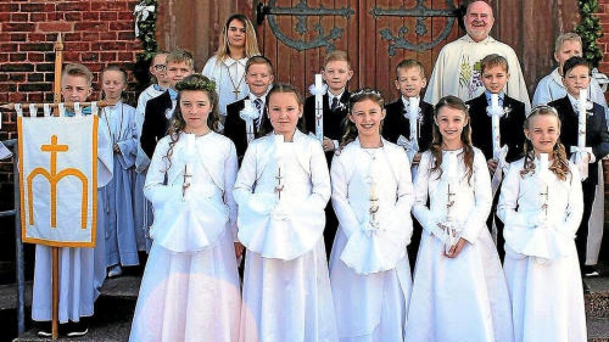 In der Kirche St. Stephanus in Berlingerode haben am Weißen Sonntag 6 Jungen und 5 Mädchen die erste Heilige Kommunion empfangen. In der oberen Reihe (von links) Marek Klapproth, Paul Schütze,Johannes Trümper, Felix Stolze, Max Reimann, Luis Fiedler. In der Unteren Reihe (von links) Finja Sophie Arnold, Joelina Kaiser, Magdalena Napp, Valentina Ellendt, Paula Regenhardt.